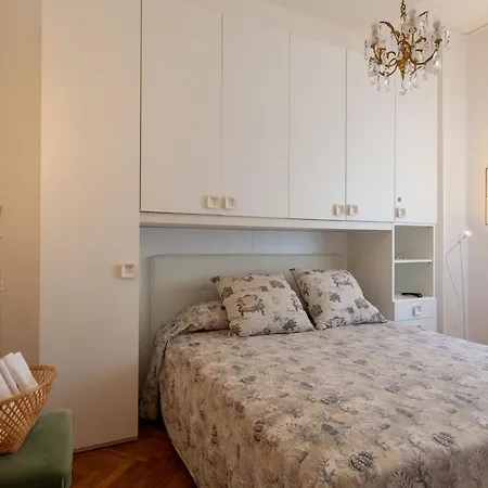 Holidays アパート