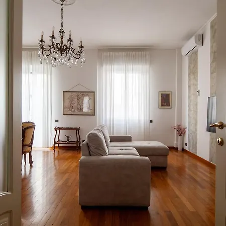 Holidays アパート ラ・スペツィア